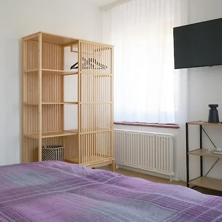 Komfortable Im Lebendigen Zuercher Kreis 3 Apartment